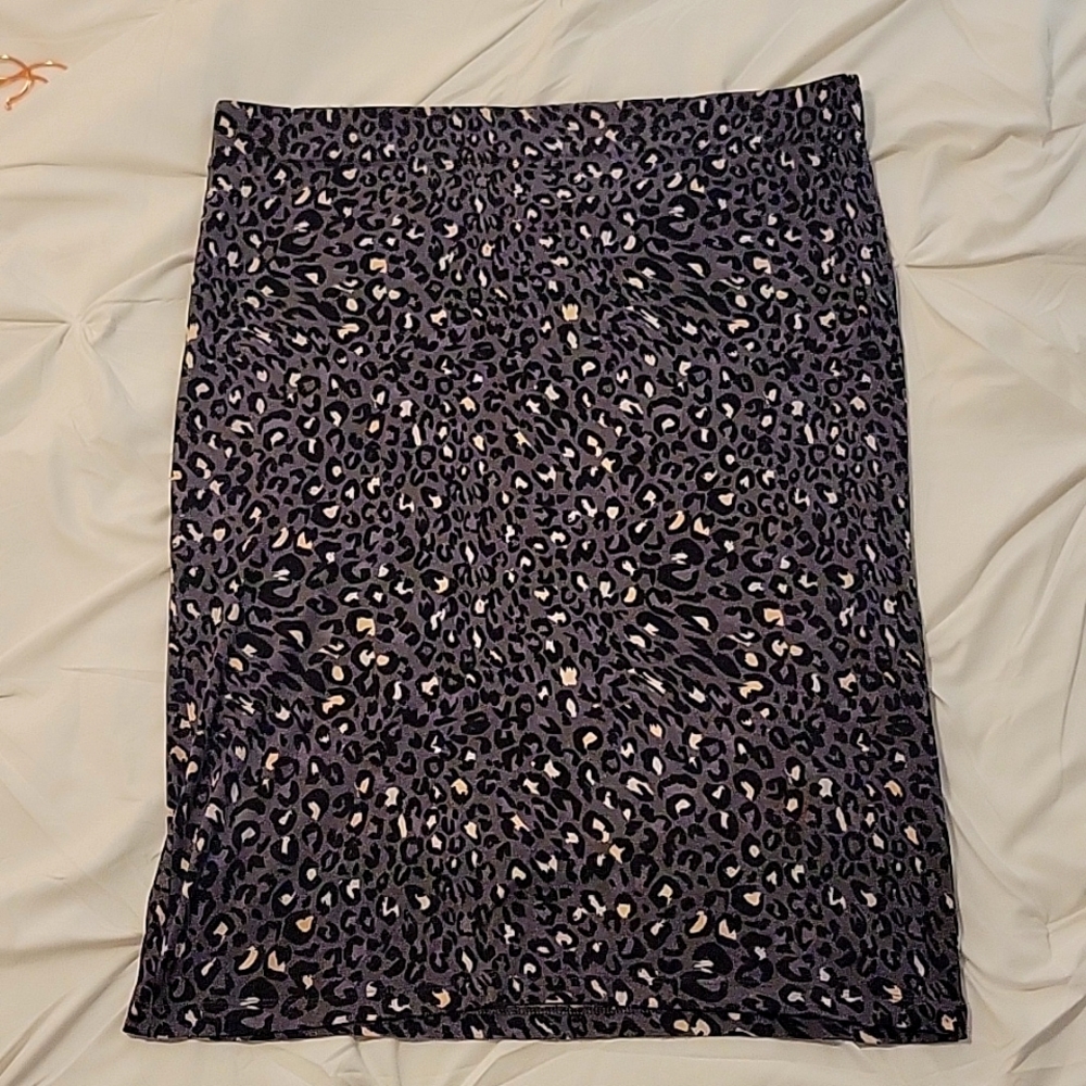 Grey leopard pencil skirt